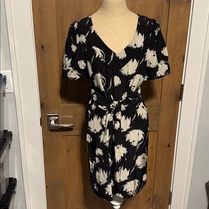 Juicy Couture 100% Silk Dress Womens 4 Abstract Floral Shift Puff Sleeve slinky